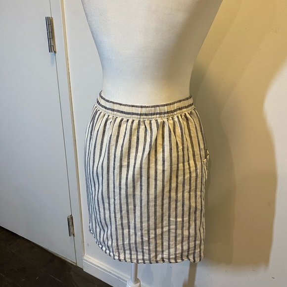 Mini Linen Skirt - Picture 2 of 4